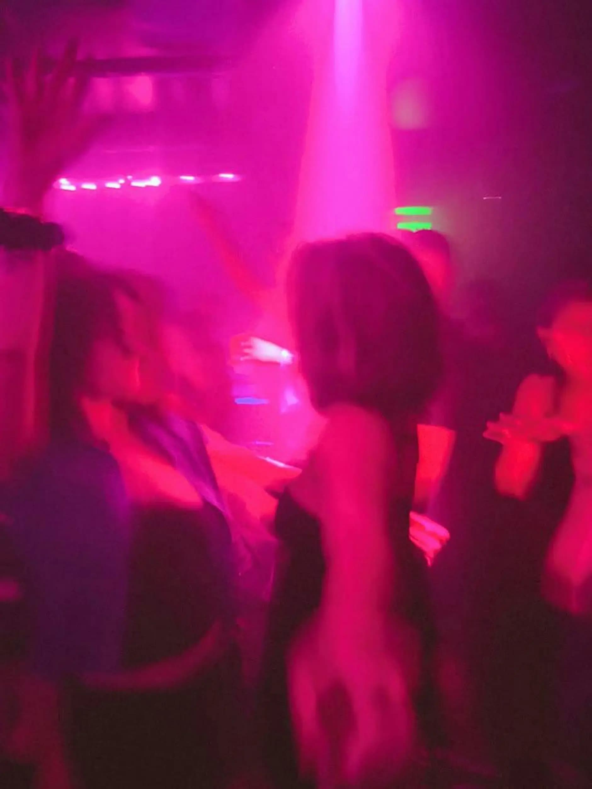 Sapphic Singles After Dark